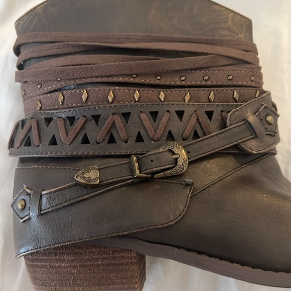 Not Rated Naoni taupe/brown western bootie size 8 - Picture 4 of 7